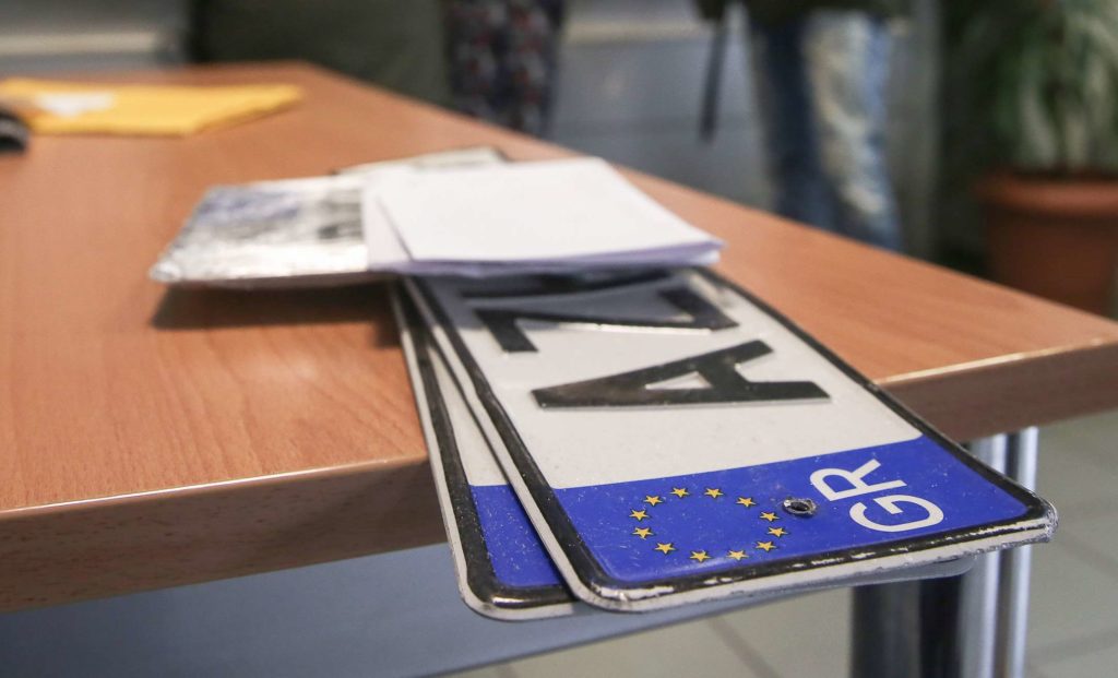 ΑΥΞΗΜΕΝΗ ΚΙΝΗΣΗ ΣΤΙΣ ΕΦΟΡΙΕΣ ΓΙΑ ΚΑΤΑΘΕΣΗ ΠΙΝΑΚΙΔΩΝ ΤΩΝ ΙΧ ΑΥΤΟΚΙΝΗΤΩΝ