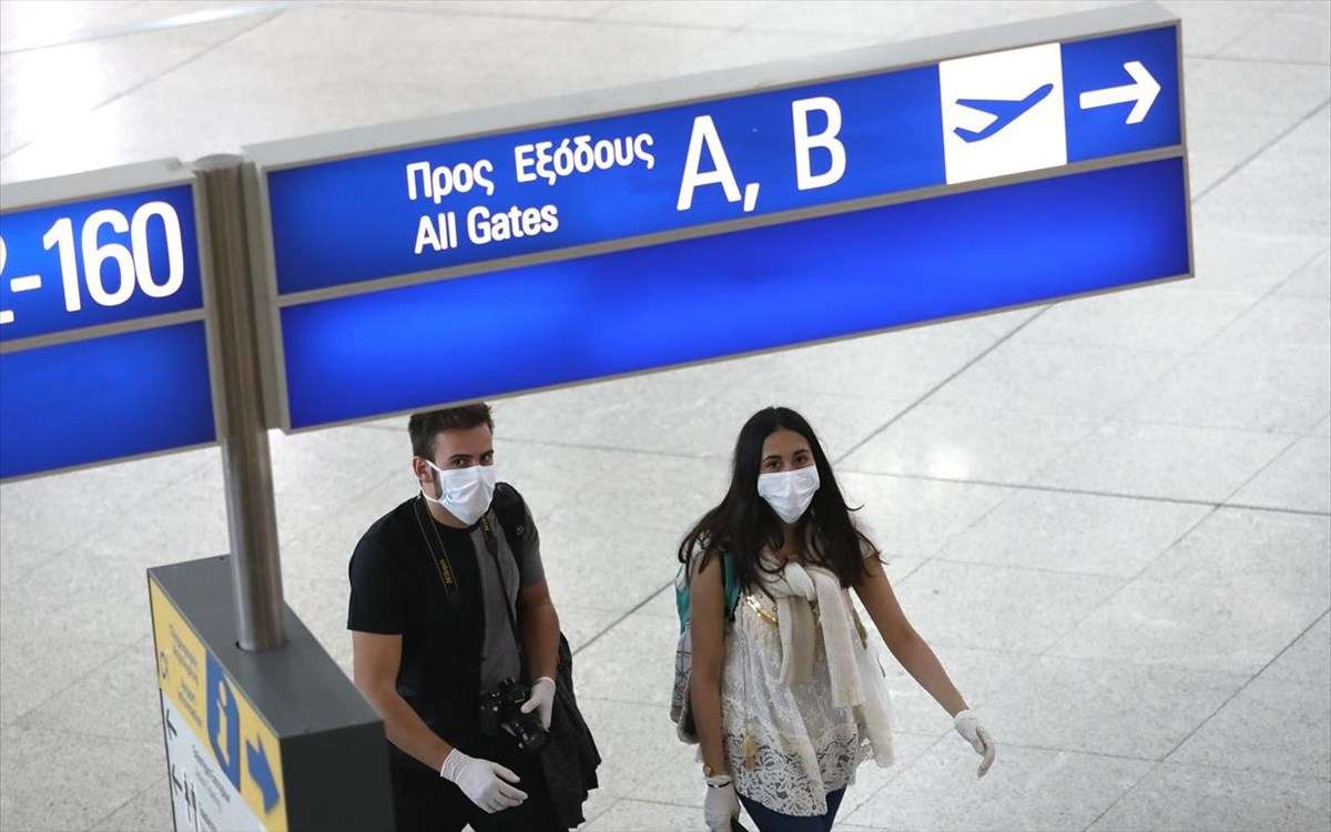 Reuters: Η Ελλάδα θα άρει την υποχρεωτική καραντίνα για ταξιδιώτες από ΕΕ και 5 άλλες χώρες