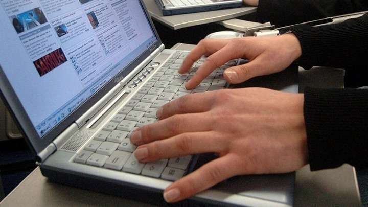 w24-112711w16161407w1582218laptop00