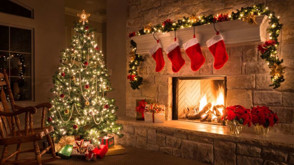 25-american-christmas-traditions-gettyimages-487756624