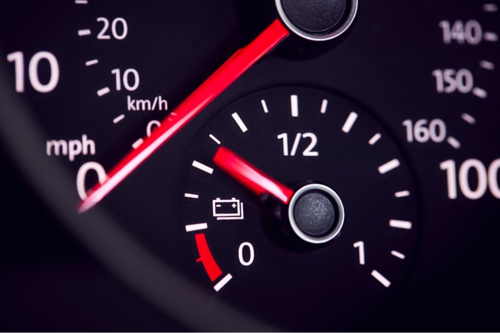 close-up-of-dial-showing-charge-remaining-in-elect-CVUGJQP (1)