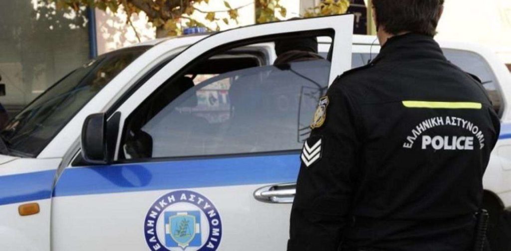 Ζήτησε πολιτικό μέσο για να στείλει πυροσβεστικό - Σε διαθεσιμότητα ο αξιωματικός της ΕΛΑΣ