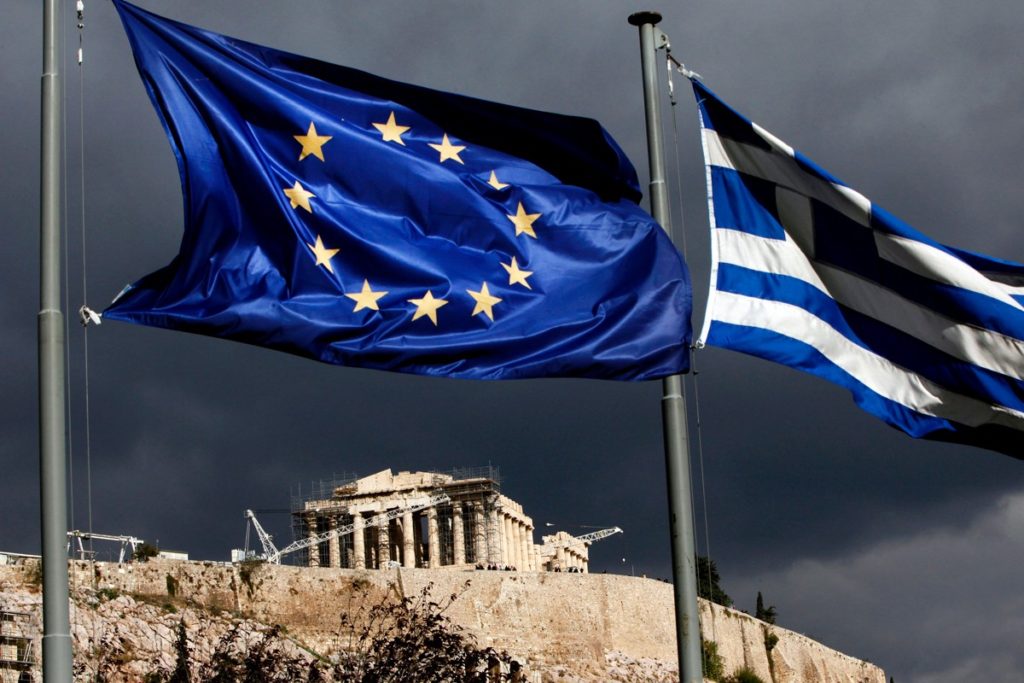 Bloomberg: Η Ελλάδα αντιμέτωπη με επενδυτές για την επαναγορά ομολόγων - Επιστρέφει το φάντασμα της κρίσης