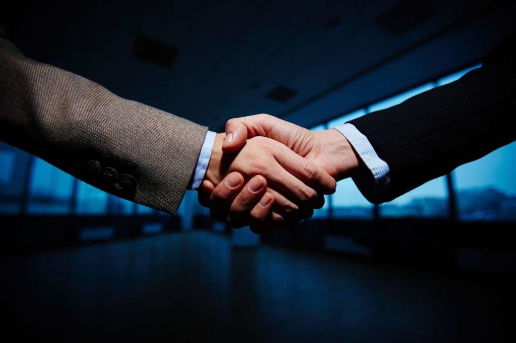 handshake-businessmen (1)
