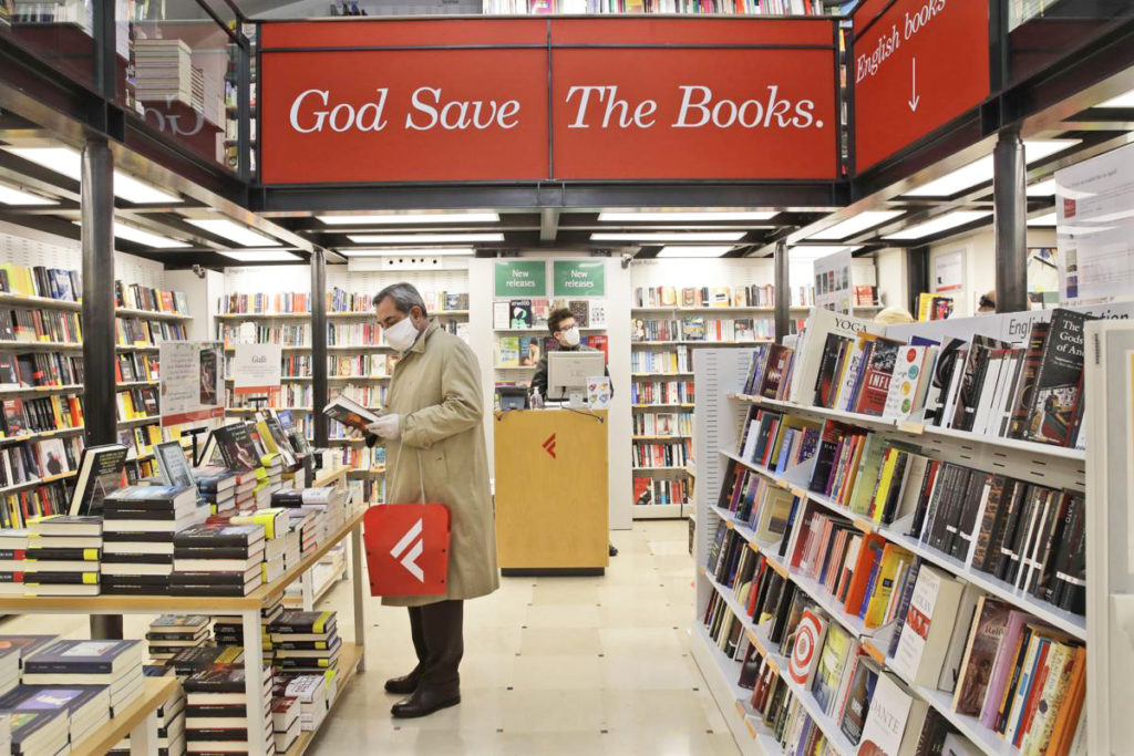 italy-opens-bookstores