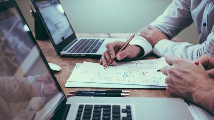 w01-171133w2483753w1280411business