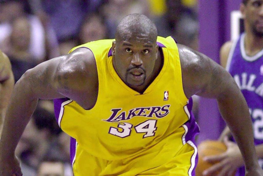 13706739_web1_Lakers.cutout-2.jpg-2-1-2