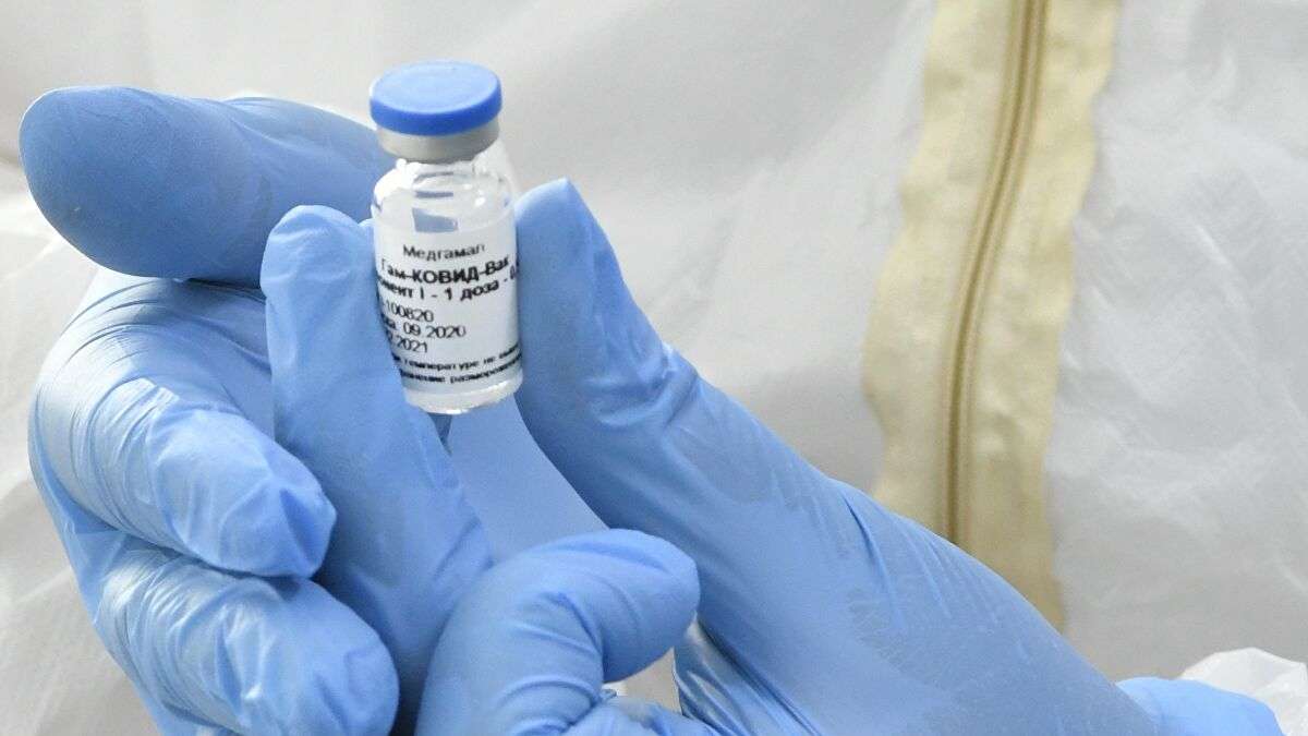 Εμβόλιο που να διατηρείται στο ψυγείο σχεδιάζει η Ρωσία