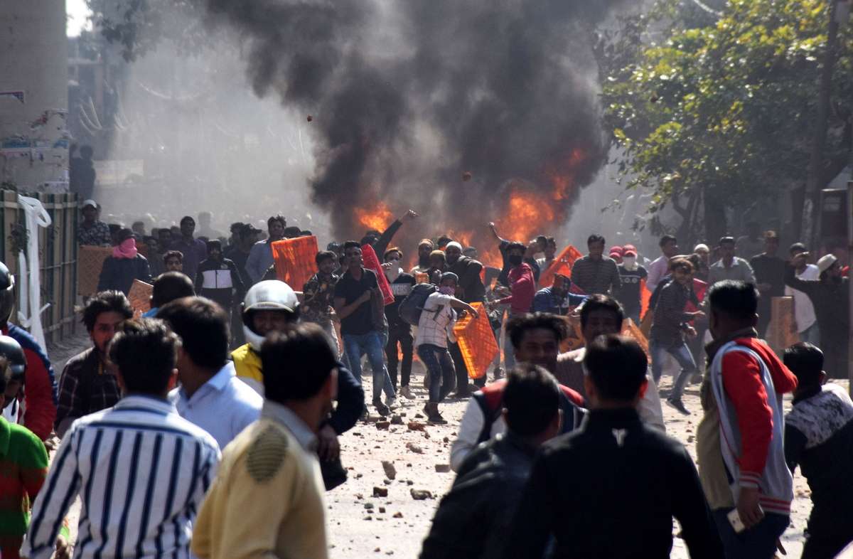 Ινδία: Βίαιες διαδηλώσεις και επεισόδια αγροτών στο Δελχί
