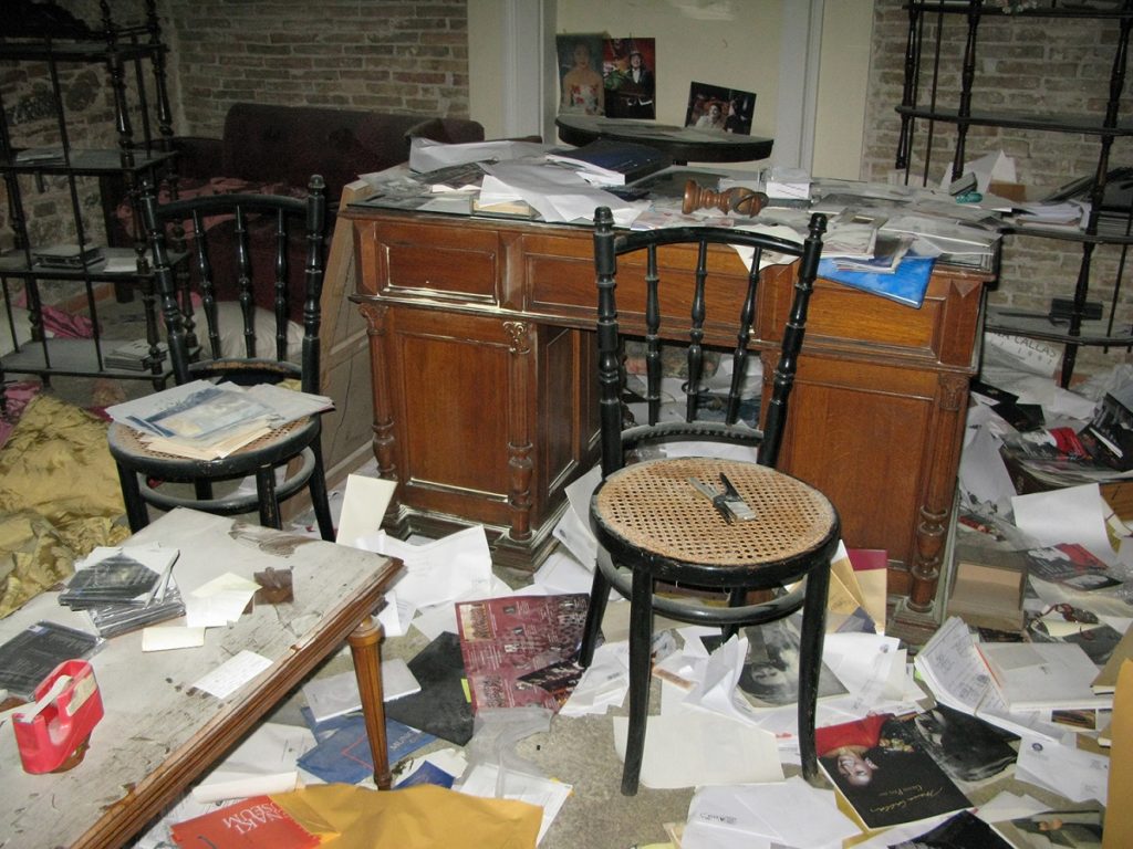 Βανδαλισμοί και κλοπές στο κτίριο του Athenaeum στην οδό Ανδριανού