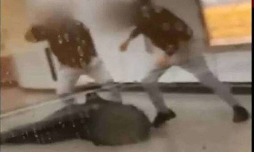 Νέο βίντεο ντοκουμέντο από τον ξυλοδαρμό του σταθμάρχη