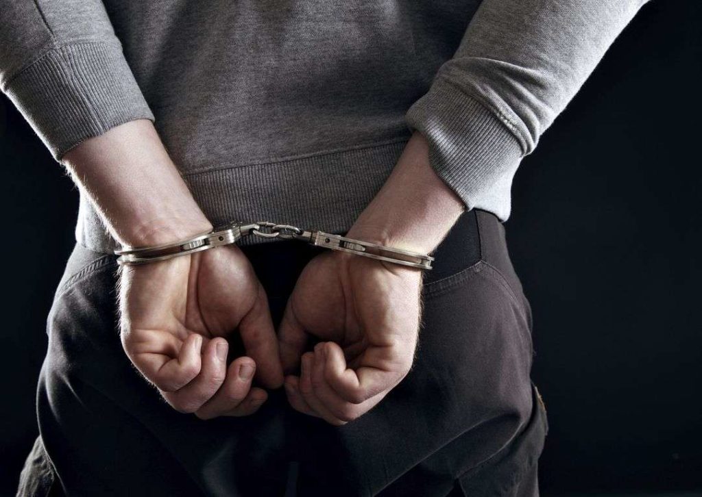 Συλλήψεις για ναρκωτικά κι όπλα στα Κάτω Πατήσια