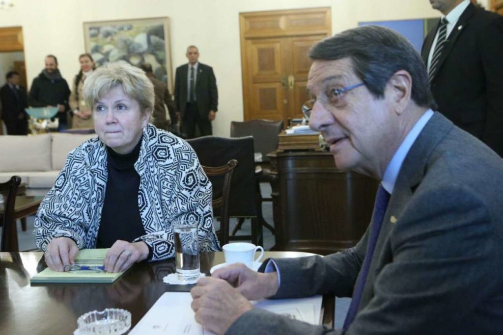 Κυπριακό: Συναντήσεις Λουτ με Αναστασιάδη και Τατάρ
