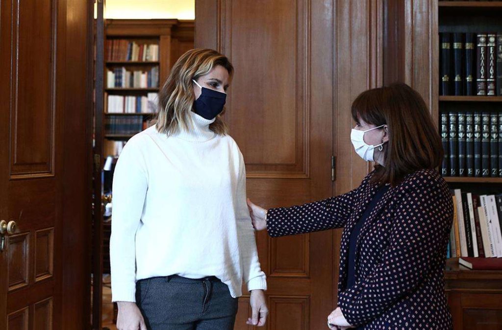 Σακελλαροπούλου: Στο πρόσωπό της Σοφίας συναντήθηκα με όλες τις γυναίκες που κακοποιήθηκαν