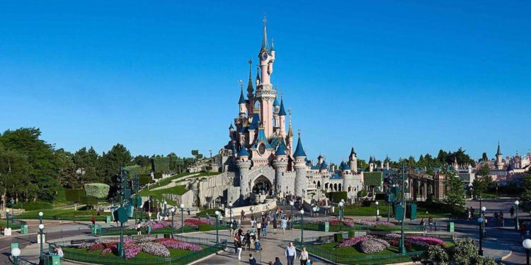 Γαλλία: H Disneyland κλείνει τις πόρτες για άλλους 2 μήνες