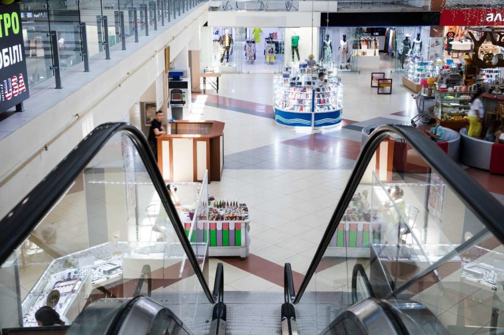 Τραπεζίτες που ήταν εκτεθειμένοι από τον τοξικό δανεισμό από συγκεκριμένου εμπορικού κέντρου χτύπησαν κόκκινο συναγερμό.