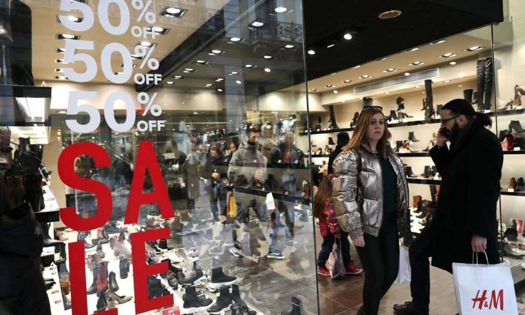 Οι έμποροι ετοιμάζονται για «πόλεμο προσφορών» από τη Δευτέρα
