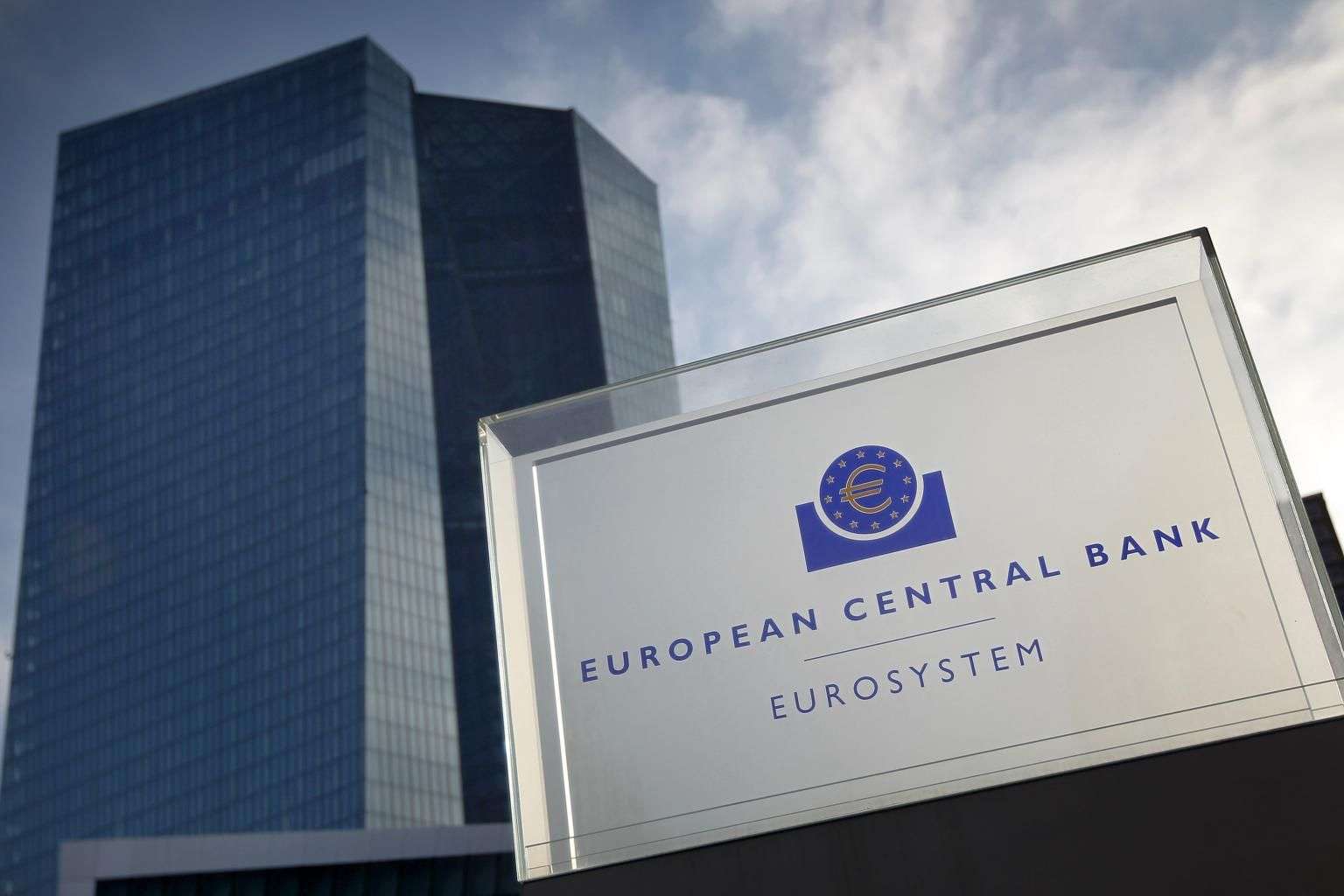 ΕΚΤ: Συρρικνώθηκε η οικονομία της ευρωζώνης το δ