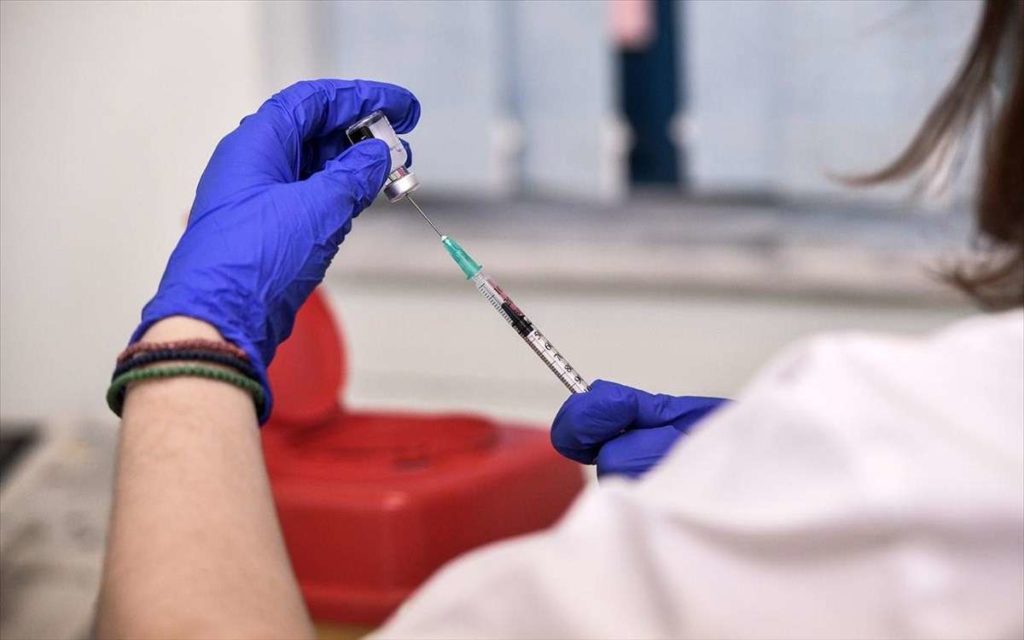 Κροίσος προσποιήθηκε τον εργαζόμενο για να κάνει νωρίτερα το εμβόλιο