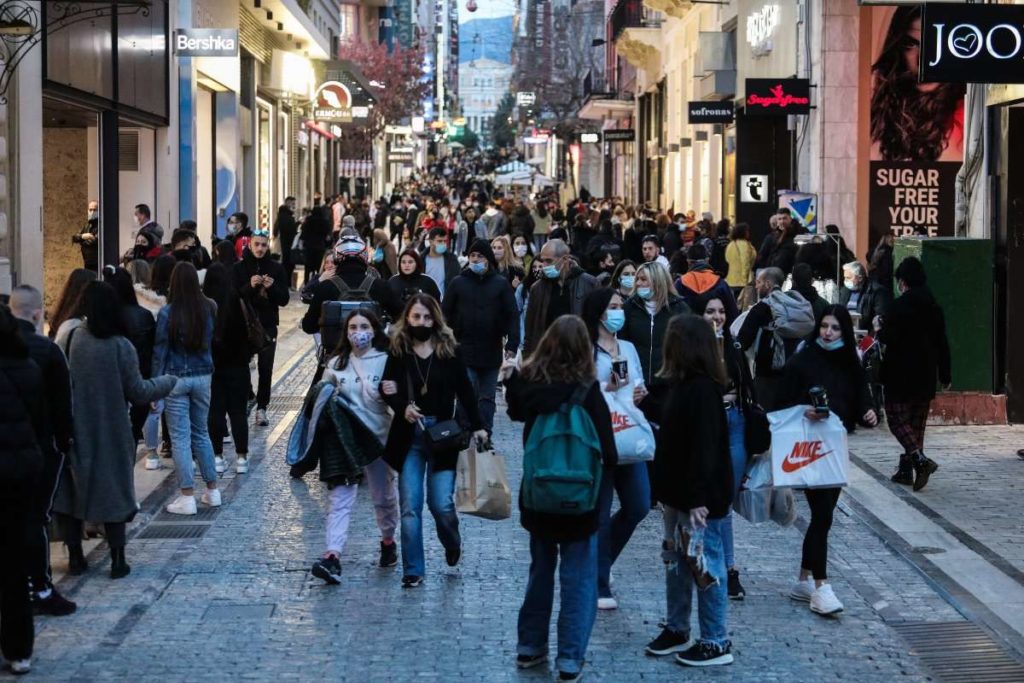 Πανικός στην Ερμού λίγο πριν τα νέα μέτρα.