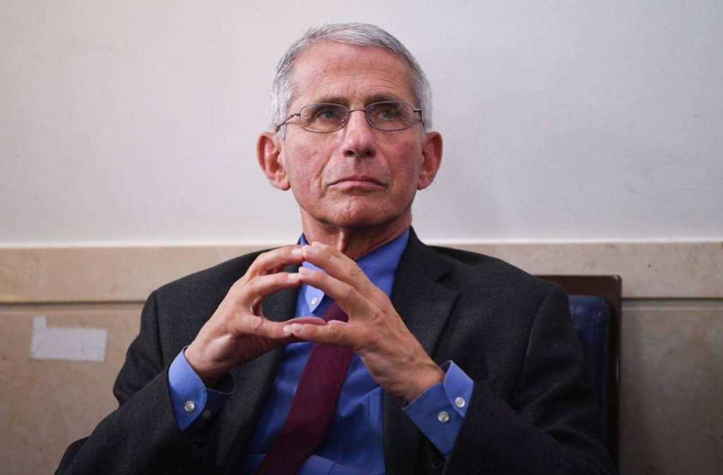 Έκκληση Φάουτσι: Η Όμικρον σαρώνει τον πλανήτη, εμβολιαστείτε!