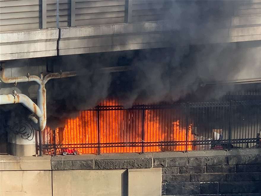 Σε συναγερμό το Καπιτώλιο λόγω φωτιάς σε κοντινό κτίριο