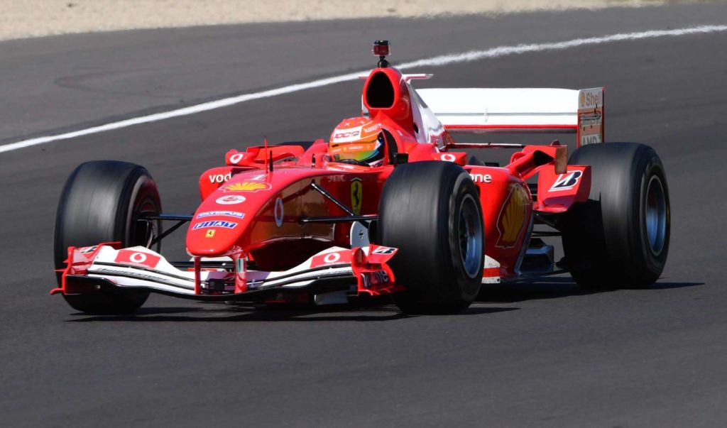 Μια 16χρονη στο τιμόνι της Ferrari