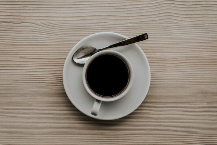 Η ακρίβεια κόβει ακόμα και τον καφέ που εξελίσσεται σε «προϊόν πολυτελείας»