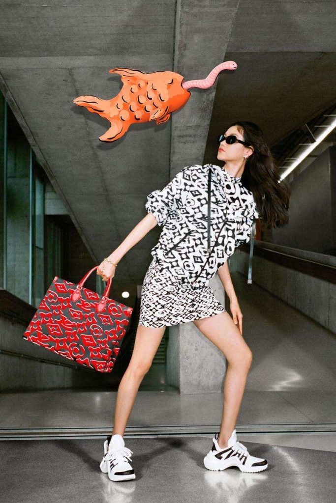https___hypebeast.com_wp-content_blogs.dir_6_files_2020_12_urs-fischer-louis-vuitton-collaboration-collection-bags-06