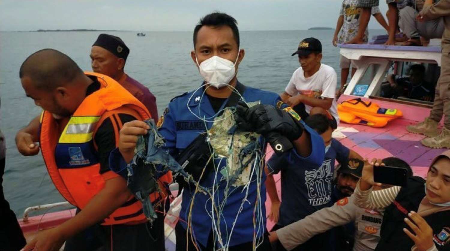 Ινδονησία: Βρέθηκαν συντρίμια από το μοιραίο αεροσκάφος