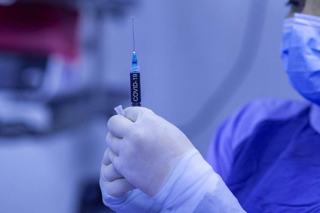 Τζανάκης: Υποχρεωτικοί εμβολιασμοί σε στρατό, εκκλησία, εκπαιδευτικούς