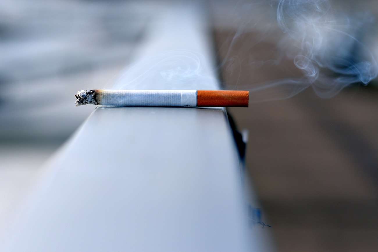 Έρευνα: Αυξημένος ο κίνδυνος βαριάς Covid-19 και θανάτου για τους καπνιστές