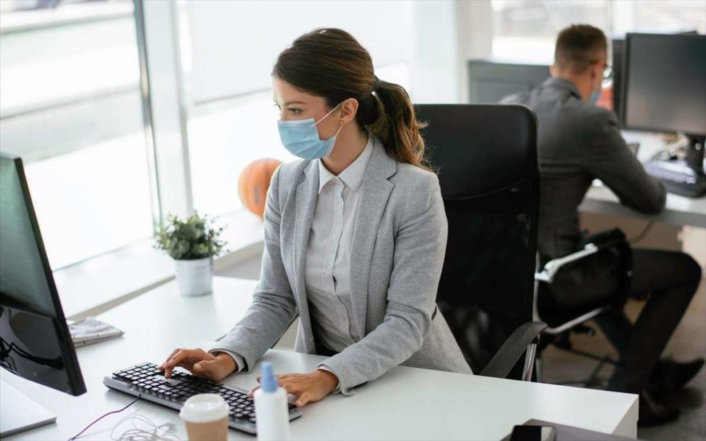 Οι εργαζόμενοι νοσταλγούν το γραφείο τους