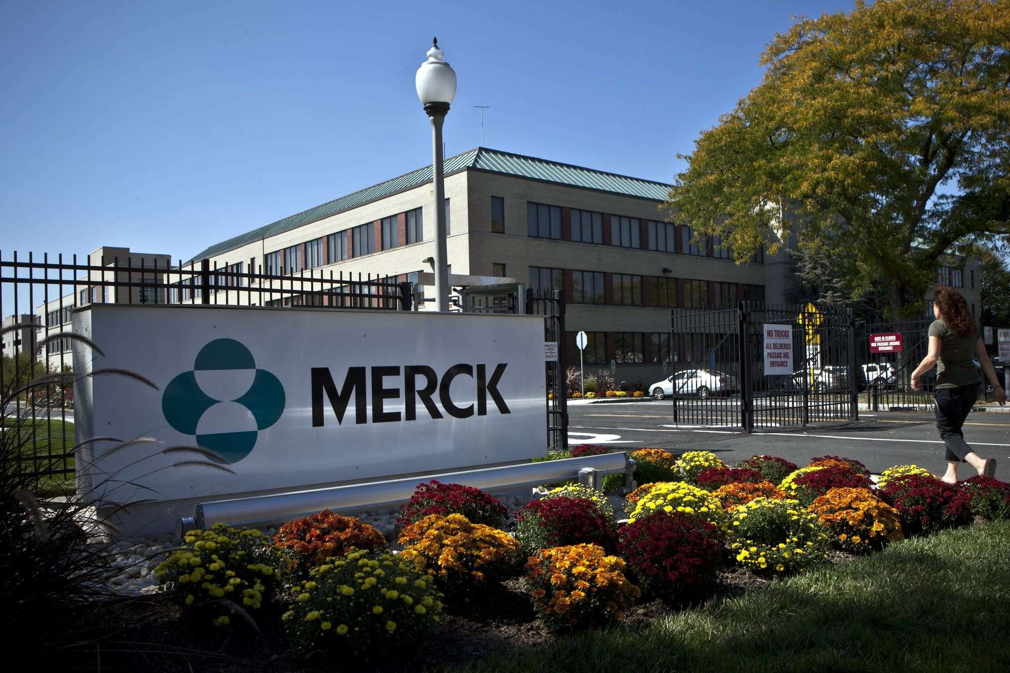 Merck: Σταματά την ανάπτυξη εμβολίων κατά της COVID-19