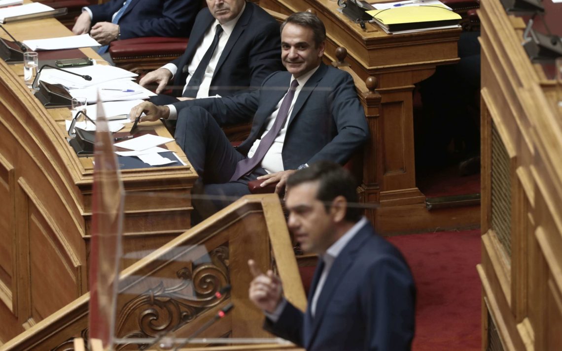 Σφοδρή αντιπαράθεση Μητσοτάκη - Τσίπρα στη Βουλή