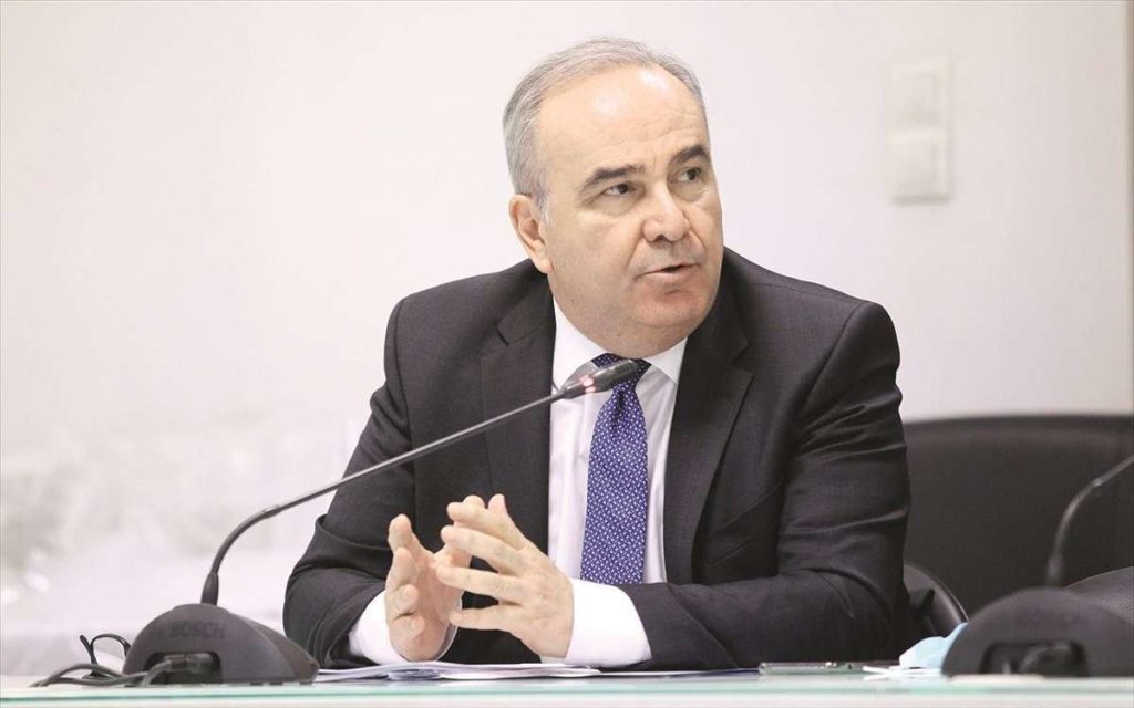 Παπαθανάσης: Πρέπει να ανοίξουν τα σχολεία και μετά τα χιονοδρομικά