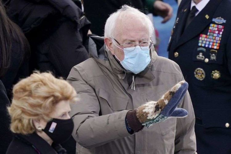 Ο Bernie Sanders, τα γάντια του και...ο χαμός στο Twitter
