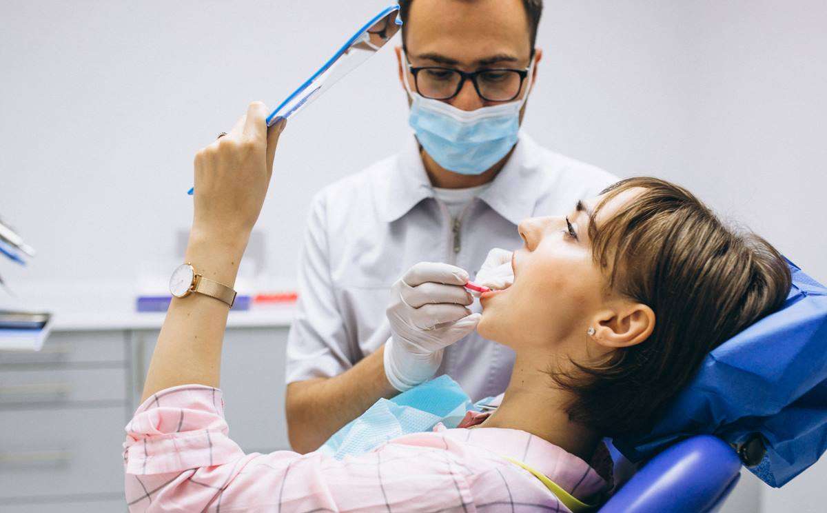 Εμβόλιο: Αντίδραση οδοντίατρων για την καθυστέρηση ένταξης στο πρόγραμμα