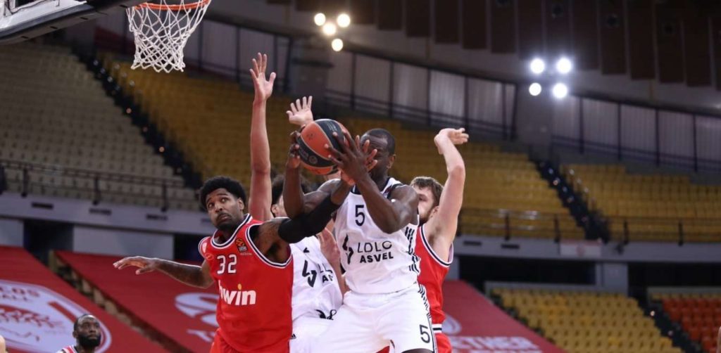 Ένα βήμα μπρος και δύο πίσω για τον Ολυμπιακό (63-69)!