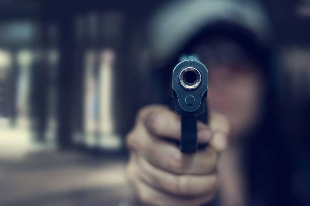 Ωρωπός: Τρόμος για ζευγάρι-Κουκουλοφόροι μπήκαν στο σπίτι τους, τους έδεσαν και τους λήστεψαν