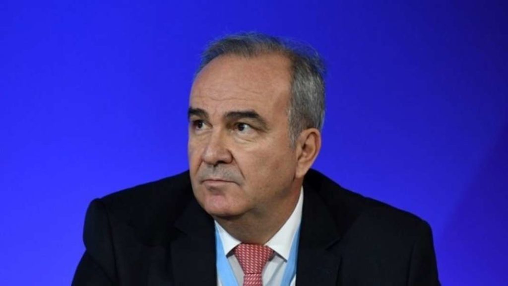 Παπαθανάσης: Το click away είναι προτεραιότητα έναντι των κομμωτηρίων