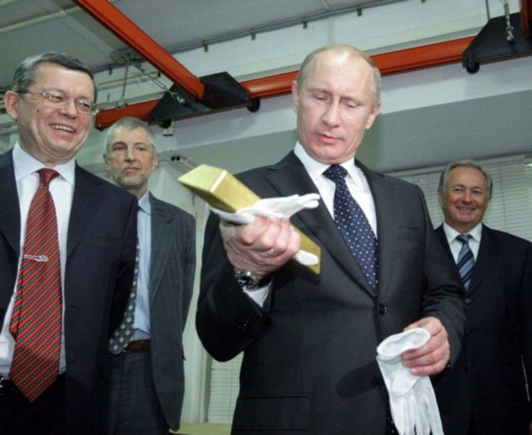 Η Ρωσία φορτώνει χρυσό