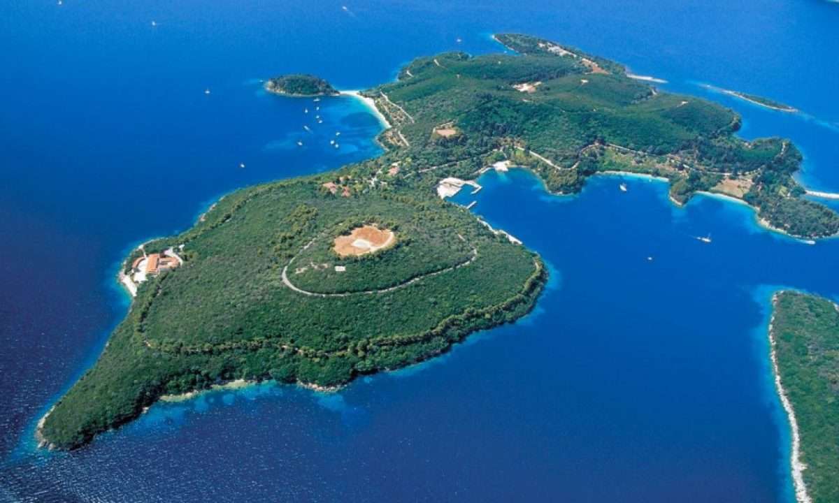 Σκορπιός: Τι προβλέπει η ΚΥΑ για το νησί του Ωνάση