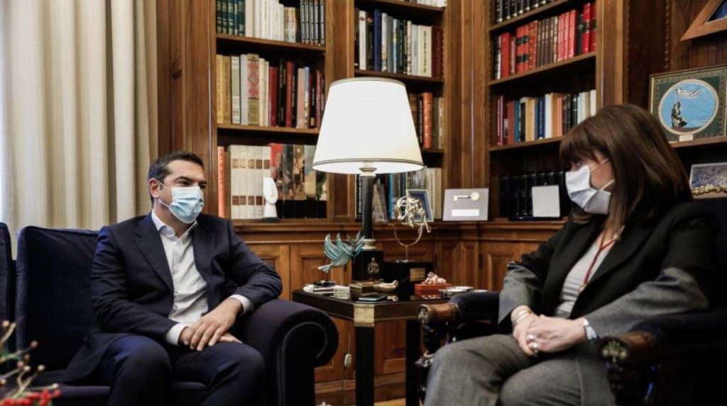Σύγκληση συμβουλίου πολιτικών αρχηγών για τον κορωνοϊό ζητάει ο Τσίπρας