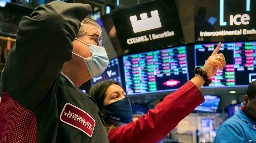 Ρεκόρ στη Wall Street που "αγόρασε" στο χάος