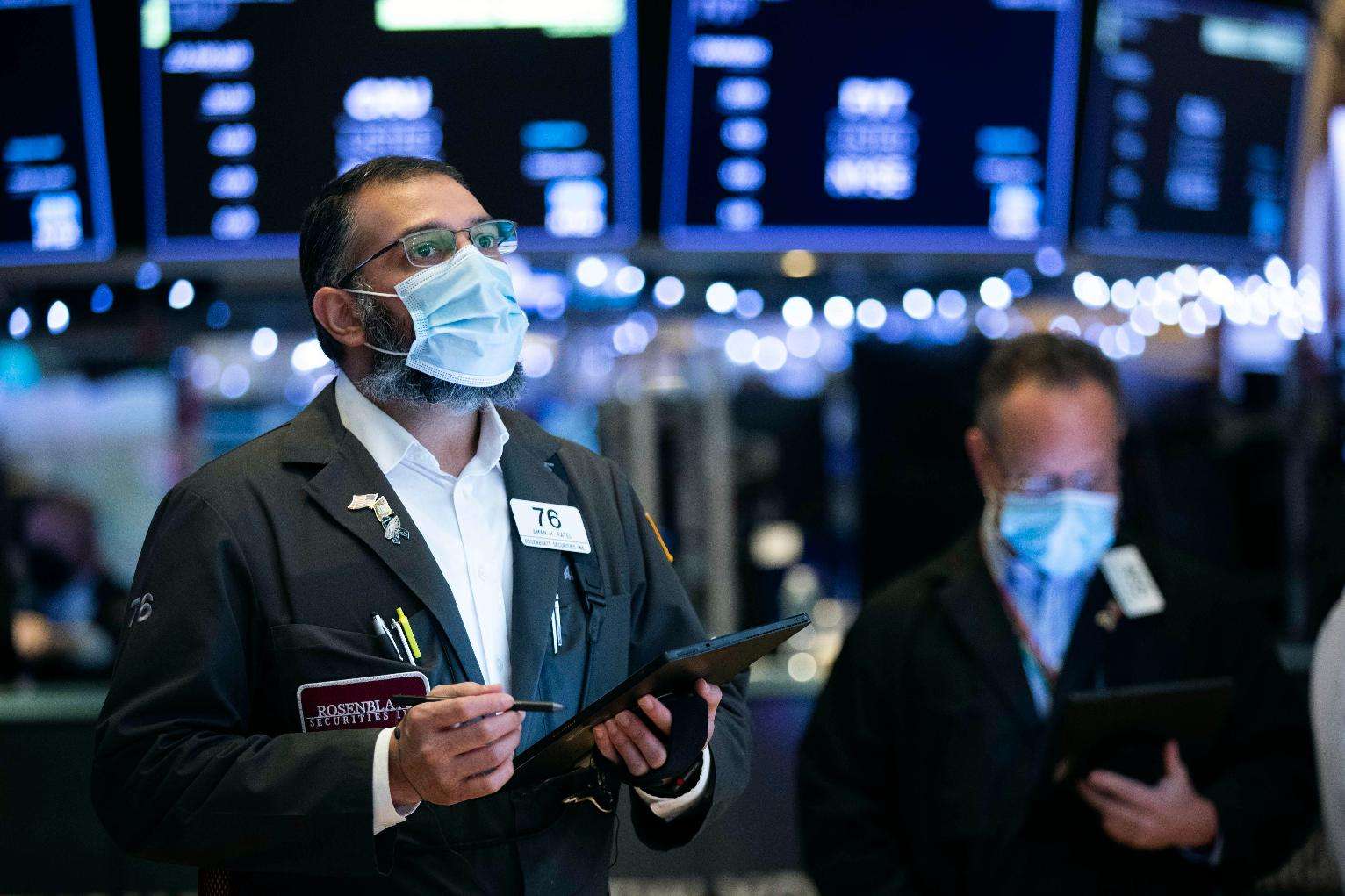 Μετρημένη αισιοδοξία στη Wall Street μετά το χθεσινό sell-off