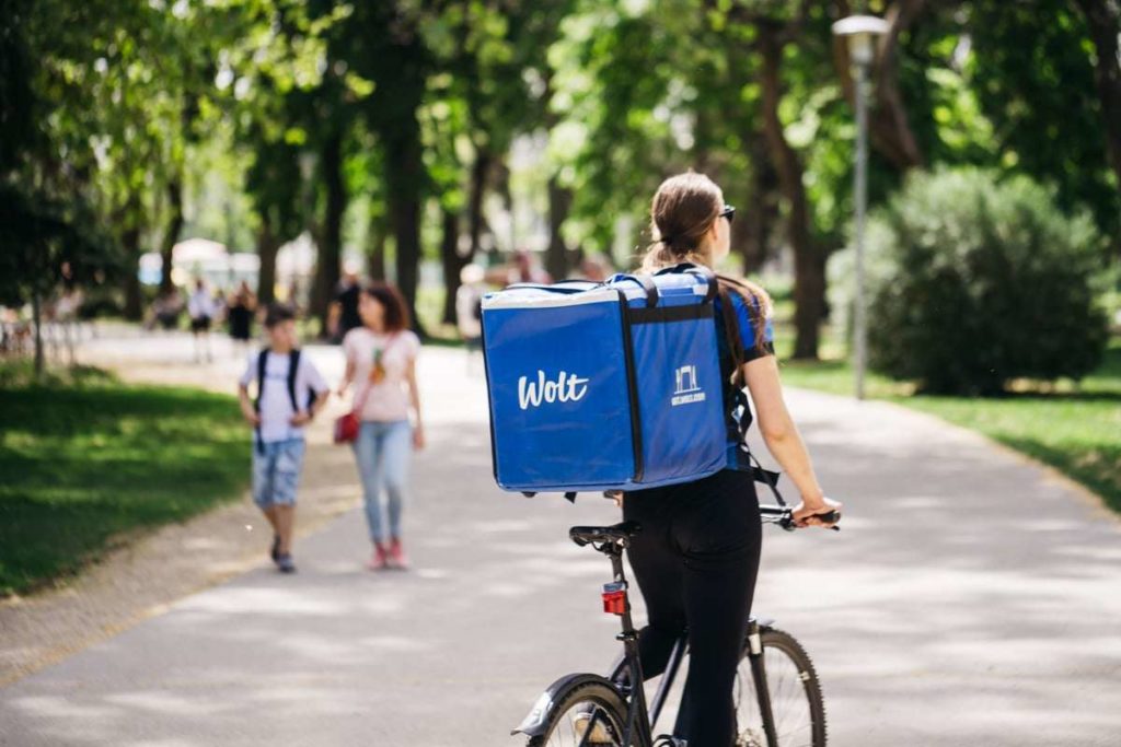 Είσοδος της Wolt στη διανομή προϊόντων σούπερ μάρκετ - Εντείνεται ο ανταγωνισμός