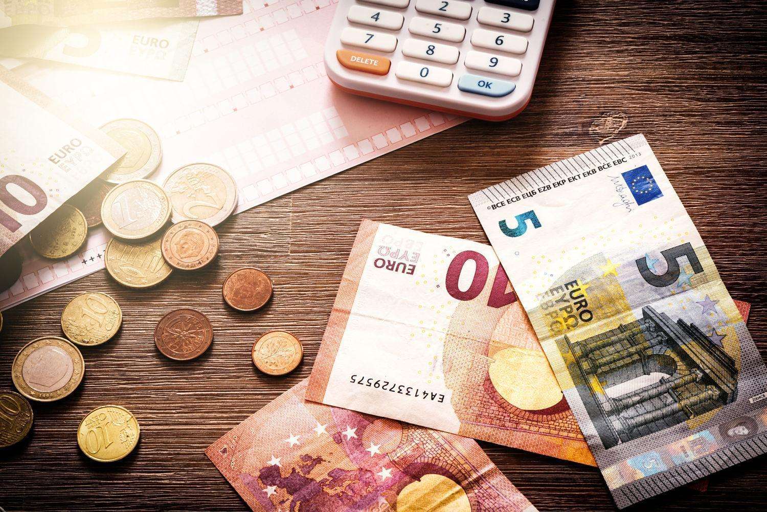 Προϋπολογισμός: Πρωτογενές έλλειμμα 9,093 δισ. ευρώ στο α΄ εξάμηνο
