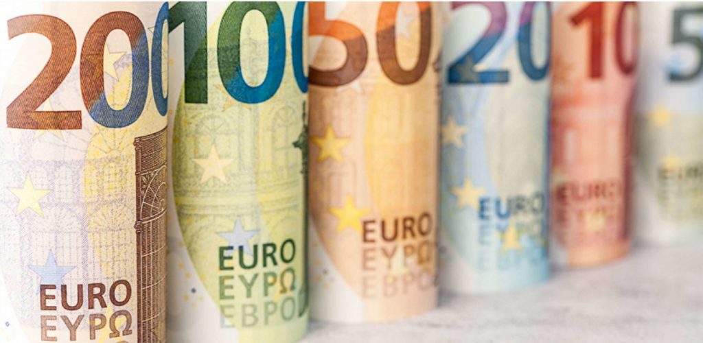 Συνεχίζεται η δυναμική του δολαρίου – Σε δύσκολο σημείο το ευρώ