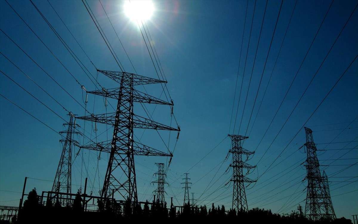 ΔΕΔΔΗΕ: Προχωρούν οι εργασίες αποκατάστασης ηλεκτροδότησης